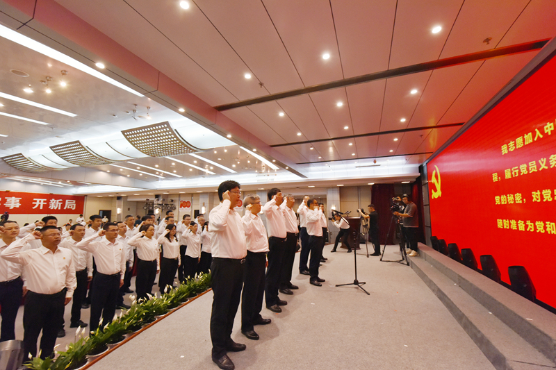 百年奮進礪初心  啟航云天新征程  云天化集團召開“兩優(yōu)一先”表彰大會